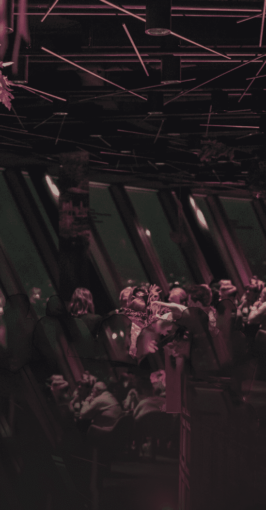 Eventgesellschaft in einem Restaurant - hinterste Ebene